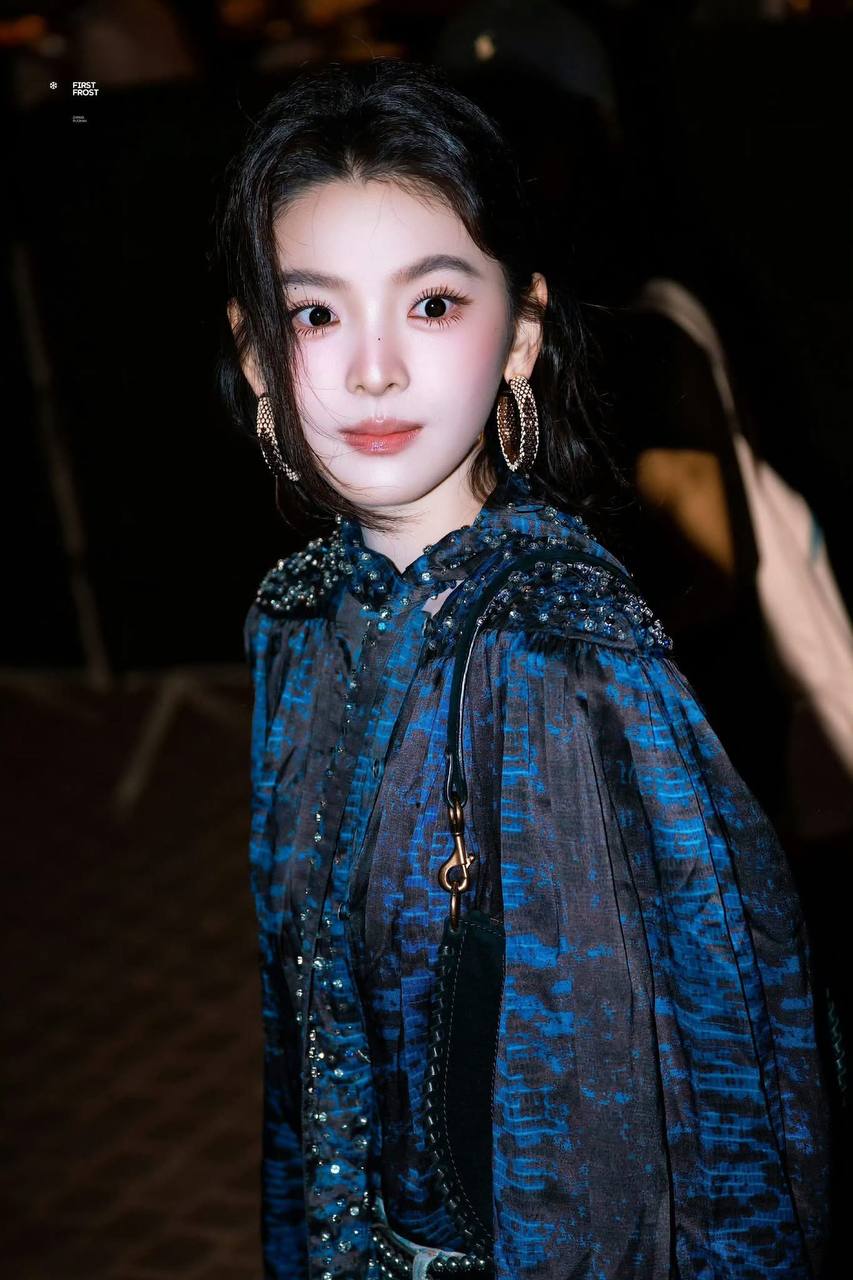 Chương Nhược Nam mặc sến đi fashion week, b&ugrave; lại được 1 điểm- Ảnh 4.