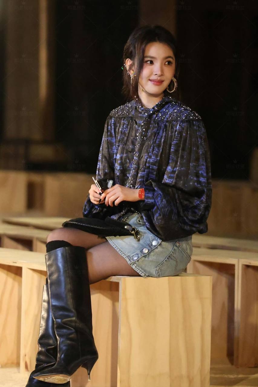 Chương Nhược Nam mặc sến đi fashion week, b&ugrave; lại được 1 điểm- Ảnh 2.