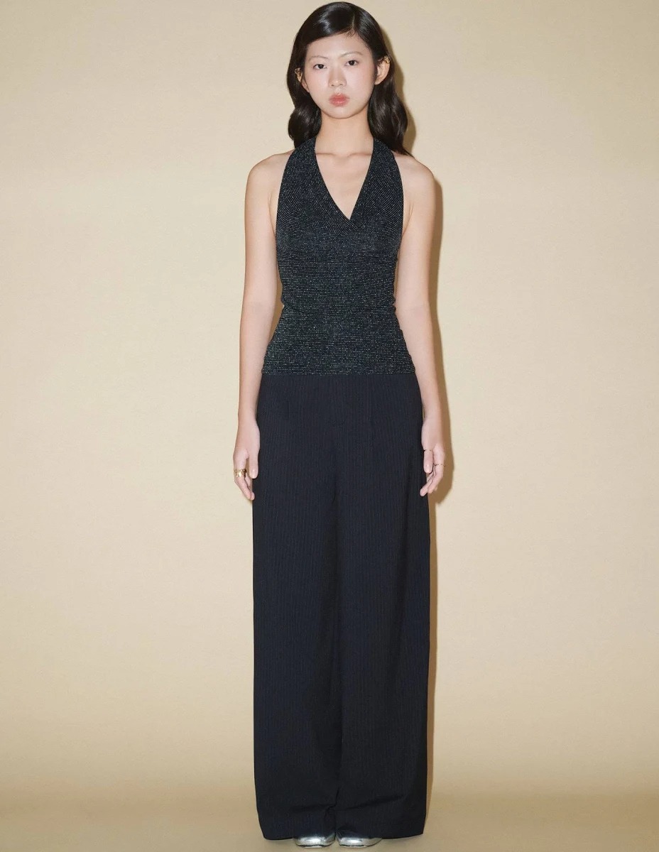 M&ugrave;a lạnh muốn mặc sang cứ bớt cầu kỳ lại: 5 m&oacute;n basic mua một lần đẹp cả đời, phối ra được cả t&aacute; outfit- Ảnh 2.