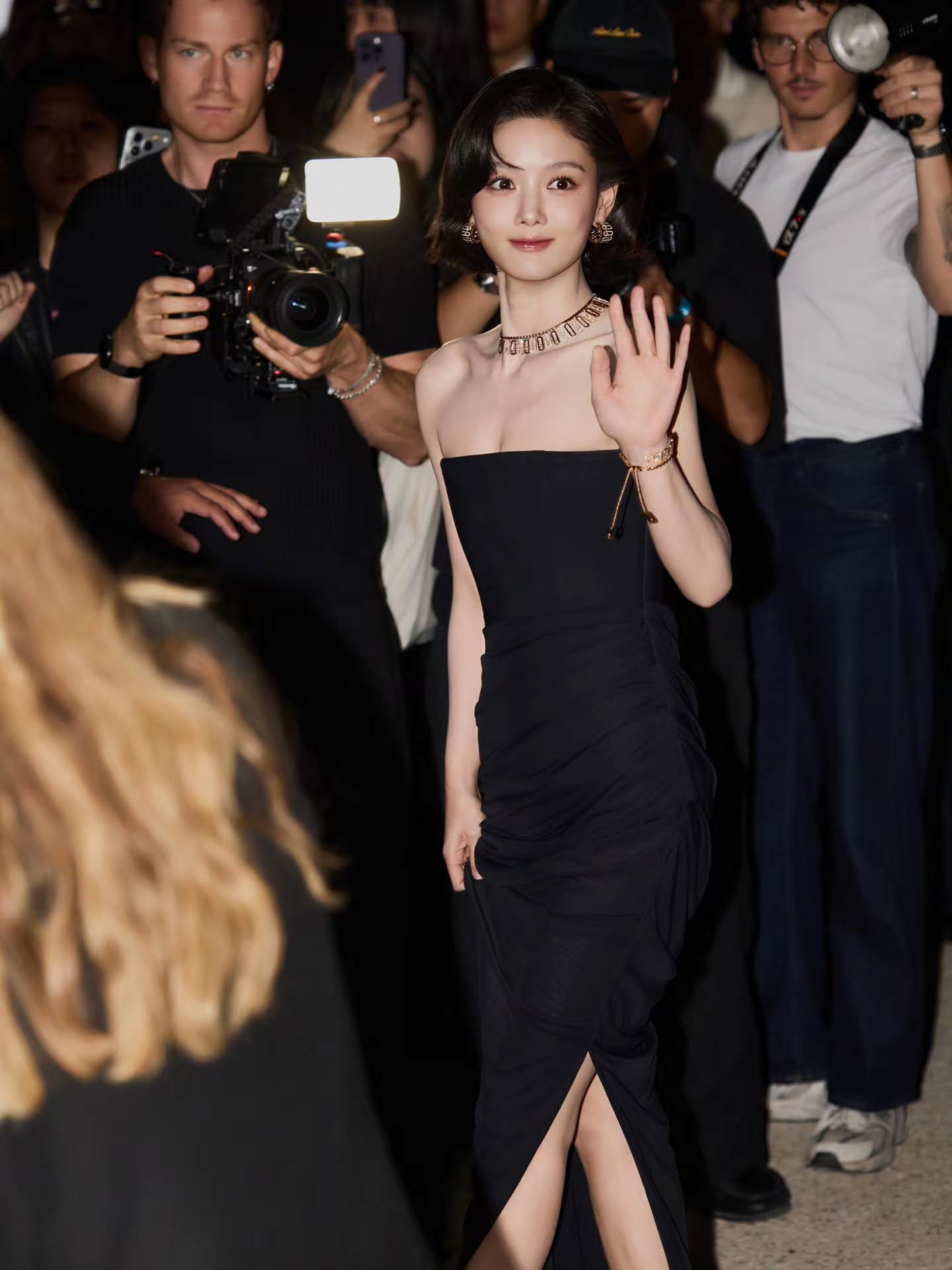 Em g&aacute;i quốc d&acirc;n H&agrave;n Quốc g&acirc;y b&atilde;o trời &Acirc;u, visual đẹp hết phần thi&ecirc;n hạ- Ảnh 2.