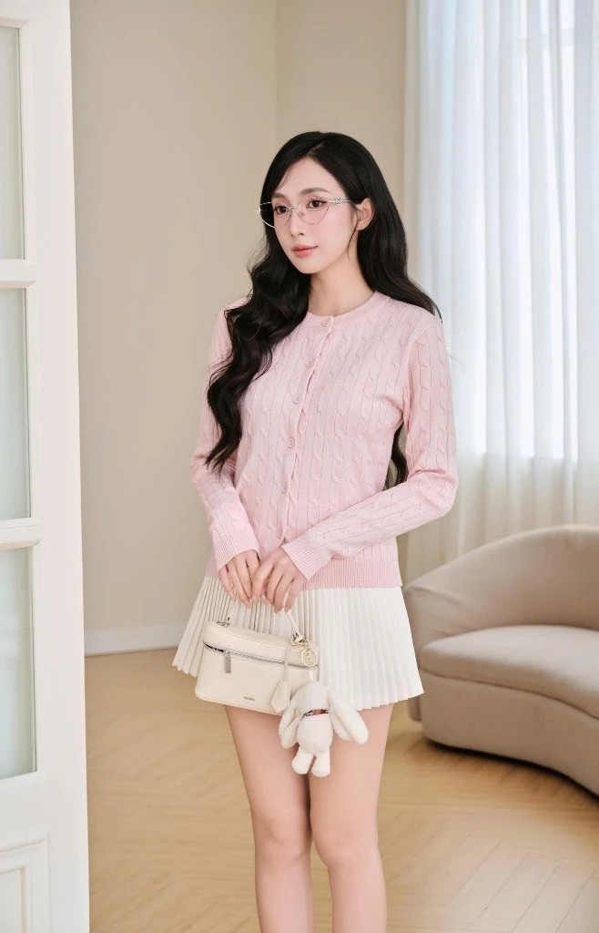 M&ugrave;a lạnh muốn mặc sang cứ bớt cầu kỳ lại: 5 m&oacute;n basic mua một lần đẹp cả đời, phối ra được cả t&aacute; outfit- Ảnh 3.