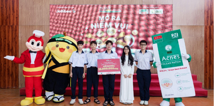 Acnes c&ugrave;ng Jollibee &ldquo;Mở ra niềm vui&rdquo; tại The Jolly School - Yah! 2026, lan tỏa kiến thức chăm da khoa học đến học sinh - Ảnh 1.