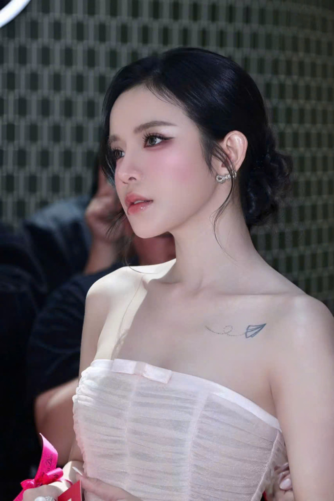 Showbiz Việt cũng có mỹ nhân nhan sắc như AI, gương mặt “bén ngót” ngày càng thu hút - Ảnh 6.