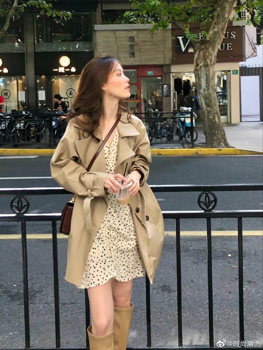 Kh&ocirc;ng phải &aacute;o vải tweed, đ&acirc;y mới l&agrave; kiểu &aacute;o kho&aacute;c kinh điển được H&agrave; Tăng lăng x&ecirc;: Chị em tuổi 35+ diện theo l&agrave; sang cả m&ugrave;a Thu Đ&ocirc;ng 2026- Ảnh 6.
