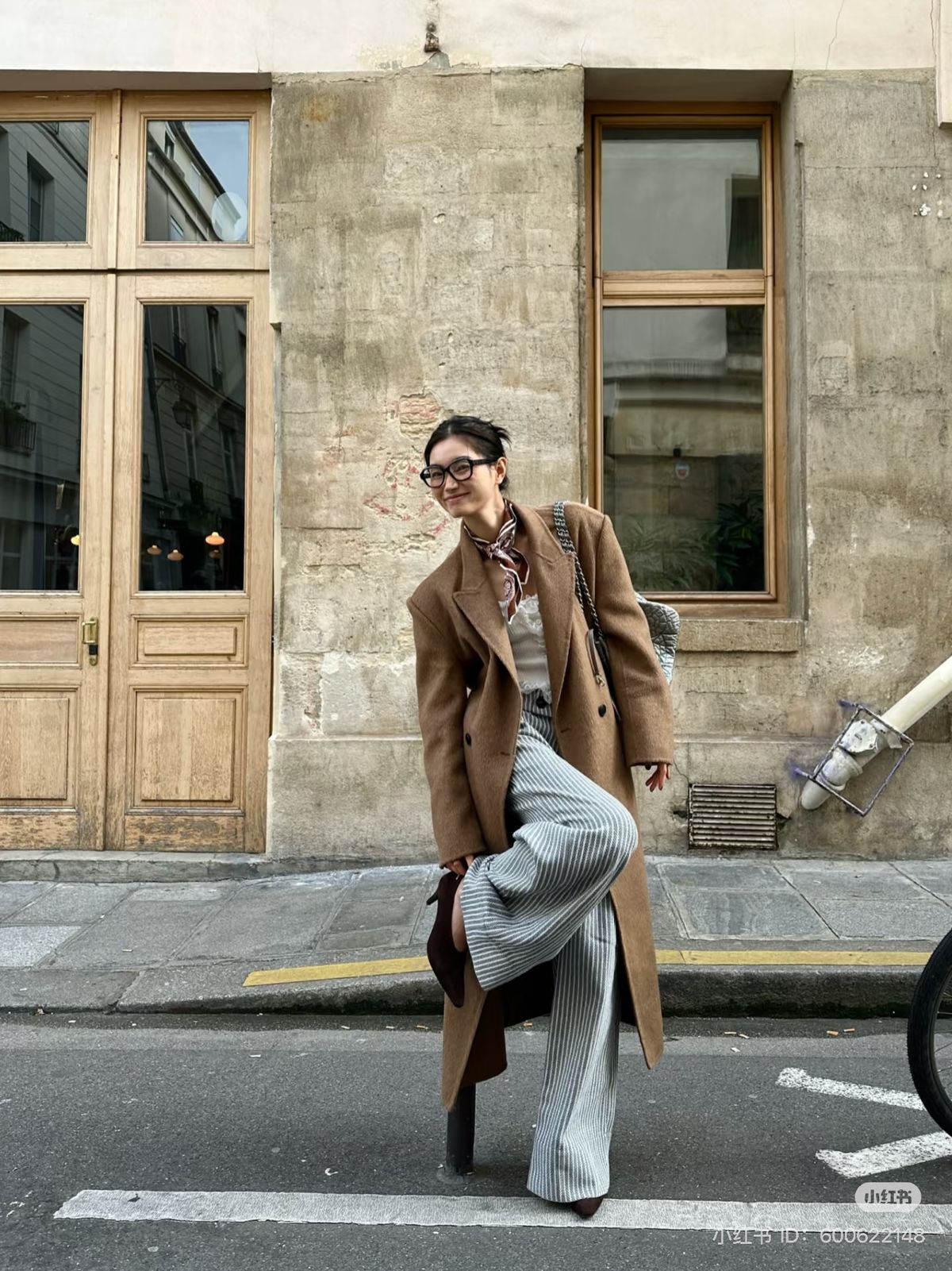 Kh&ocirc;ng phải &aacute;o vải tweed, đ&acirc;y mới l&agrave; kiểu &aacute;o kho&aacute;c kinh điển được H&agrave; Tăng lăng x&ecirc;: Chị em tuổi 35+ diện theo l&agrave; sang cả m&ugrave;a Thu Đ&ocirc;ng 2026- Ảnh 10.