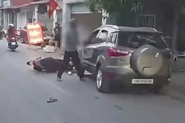 Vụ người đ&agrave;n &ocirc;ng bị đ&acirc;m tử vong tr&ecirc;n &ocirc; t&ocirc; ở H&agrave; Nội: Nh&acirc;n chứng kể g&igrave;?- Ảnh 2.