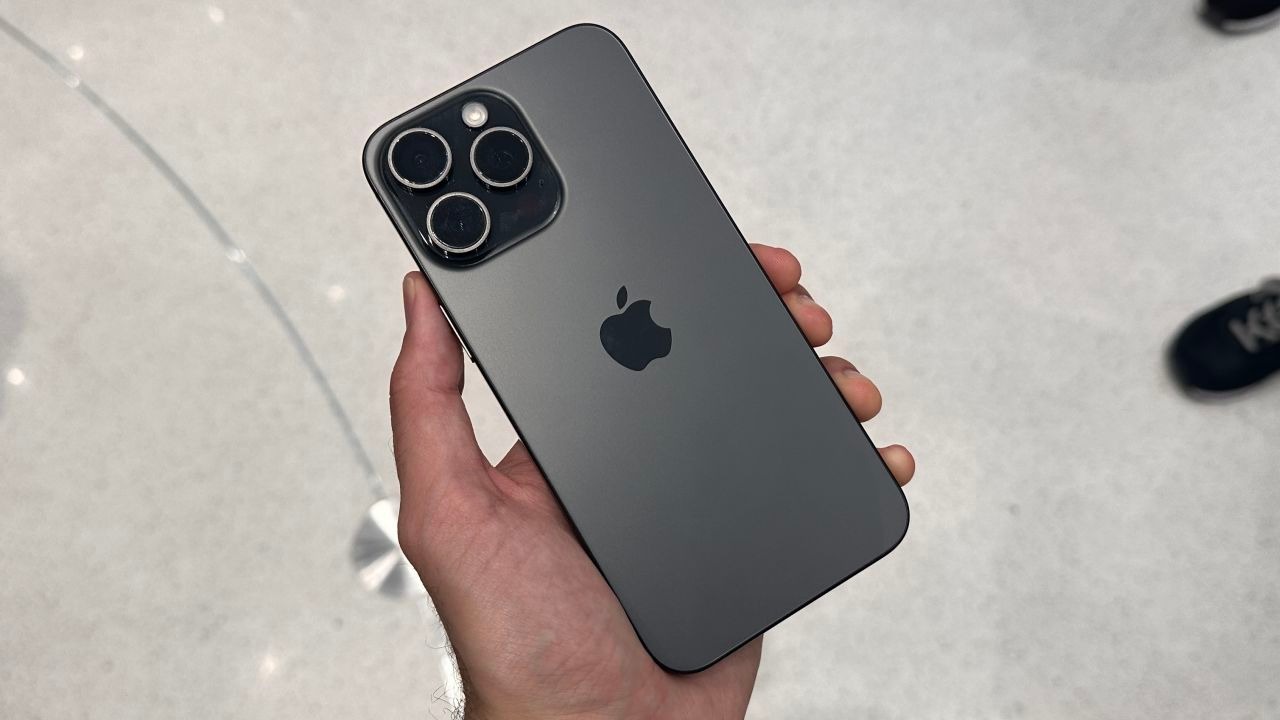 Chiếc iPhone cũ giảm gi&aacute; tận 25 triệu đồng- Ảnh 2.