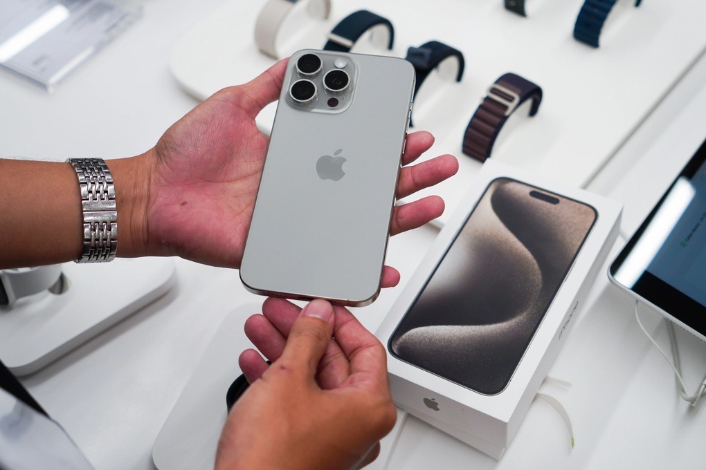 Chiếc iPhone cũ giảm gi&aacute; tận 25 triệu đồng- Ảnh 3.