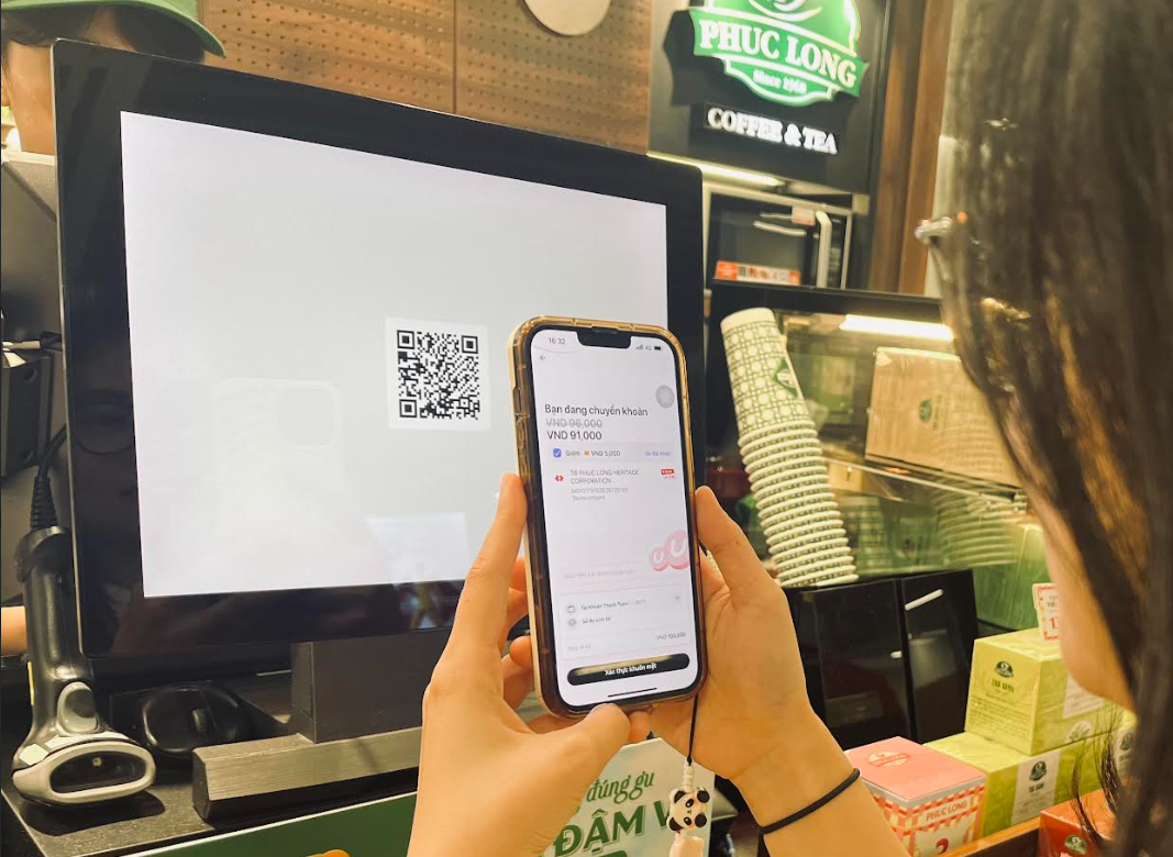 &rlm;Qu&eacute;t QR, d&ugrave;ng voucher v&agrave; U-Point ngay khi thanh to&aacute;n, c&ugrave;ng cơ hội nhận iPhone 18 Pro mỗi ng&agrave;y từ Techcombank&rlm; - Ảnh 2.