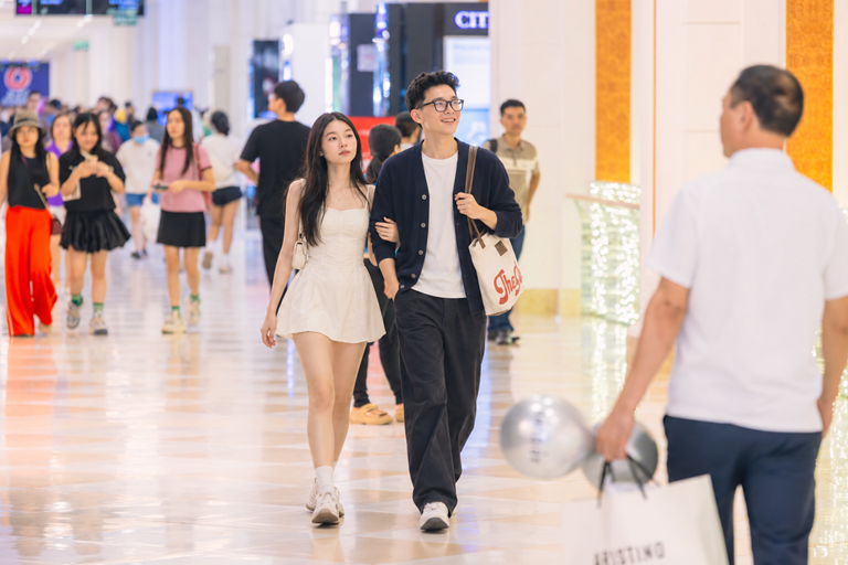 Khi y&ecirc;u thương được gửi trao theo nhiều c&aacute;ch: Vincom mang kh&ocirc;ng kh&iacute; 20/10 rộn r&agrave;ng khắp cả nước - Ảnh 13.