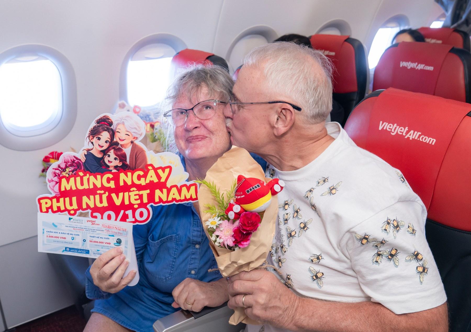 Trải nghiệm đ&aacute;ng nhớ ng&agrave;y 20/10 của h&agrave;nh kh&aacute;ch nữ tr&ecirc;n chuyến bay Vietjet- Ảnh 4.