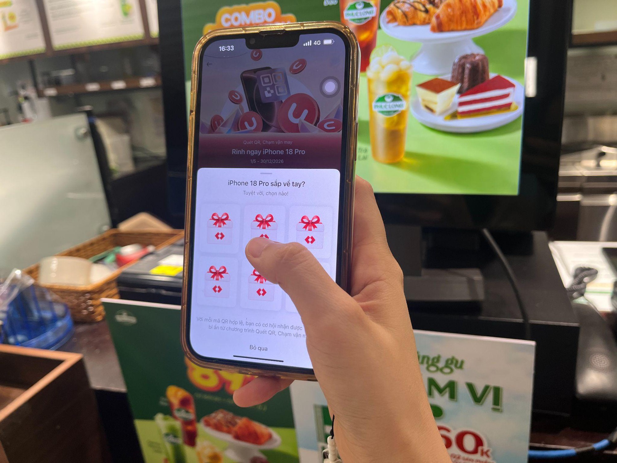&rlm;Qu&eacute;t QR, d&ugrave;ng voucher v&agrave; U-Point ngay khi thanh to&aacute;n, c&ugrave;ng cơ hội nhận iPhone 18 Pro mỗi ng&agrave;y từ Techcombank&rlm; - Ảnh 3.