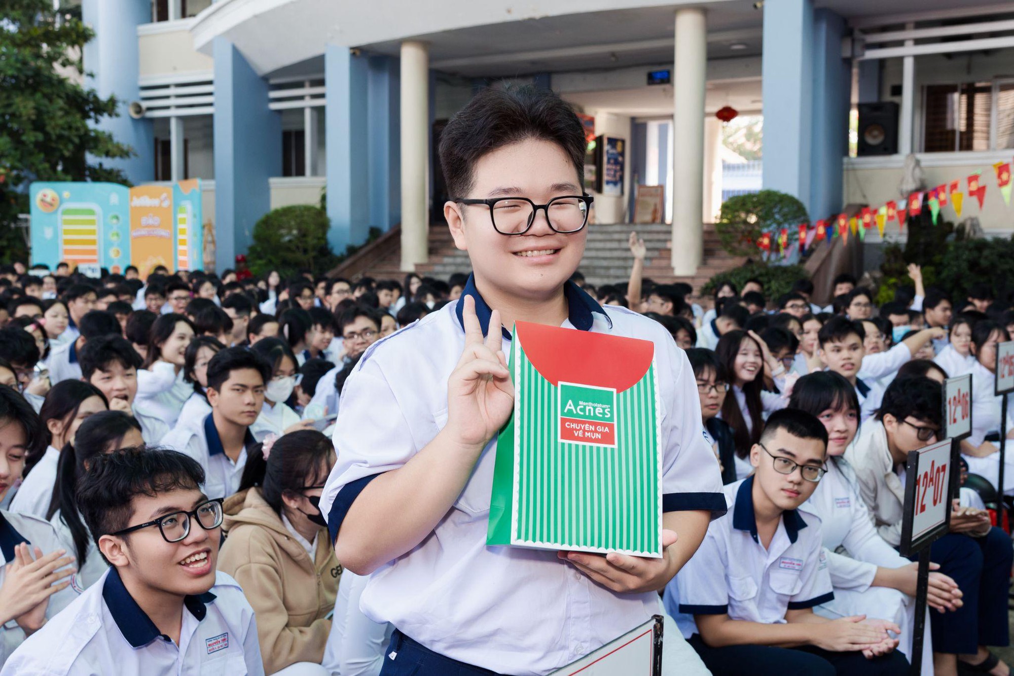 Acnes c&ugrave;ng Jollibee &ldquo;Mở ra niềm vui&rdquo; tại The Jolly School - Yah! 2026, lan tỏa kiến thức chăm da khoa học đến học sinh - Ảnh 6.
