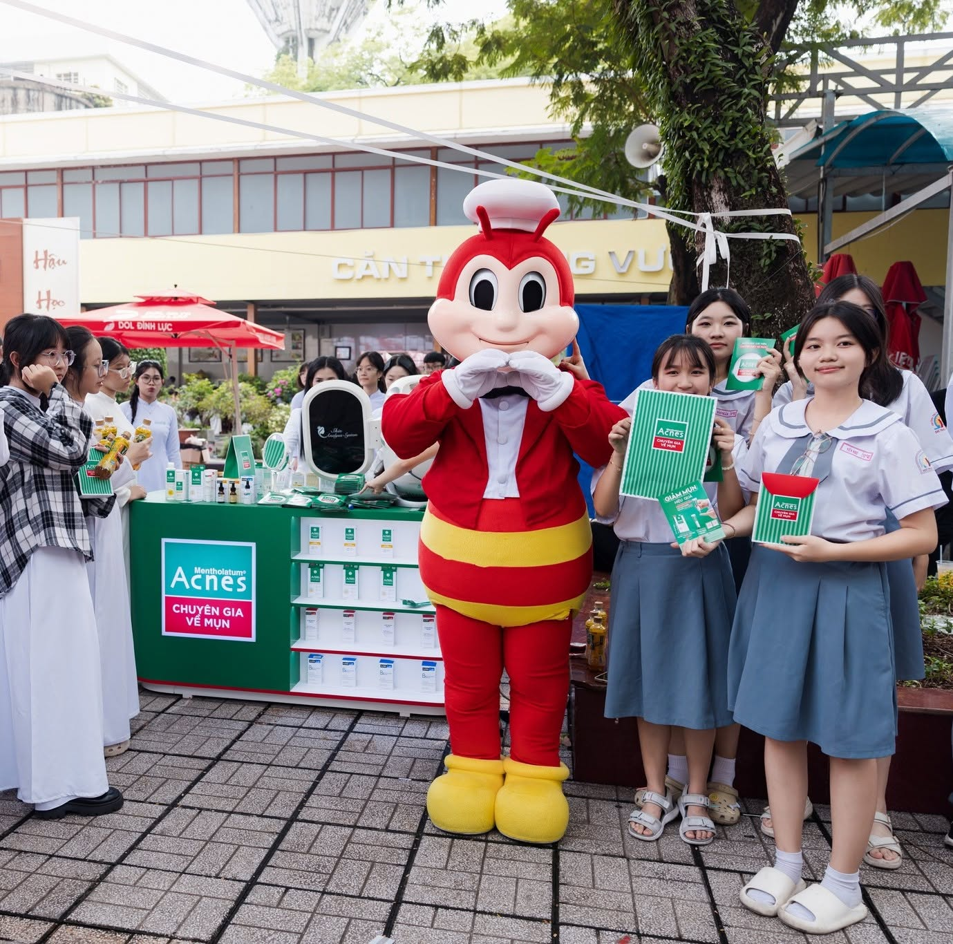 Acnes c&ugrave;ng Jollibee &ldquo;Mở ra niềm vui&rdquo; tại The Jolly School - Yah! 2026, lan tỏa kiến thức chăm da khoa học đến học sinh - Ảnh 7.