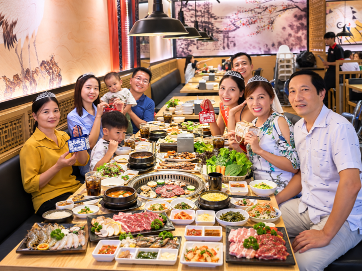 Khi y&ecirc;u thương được gửi trao theo nhiều c&aacute;ch: Vincom mang kh&ocirc;ng kh&iacute; 20/10 rộn r&agrave;ng khắp cả nước - Ảnh 9.