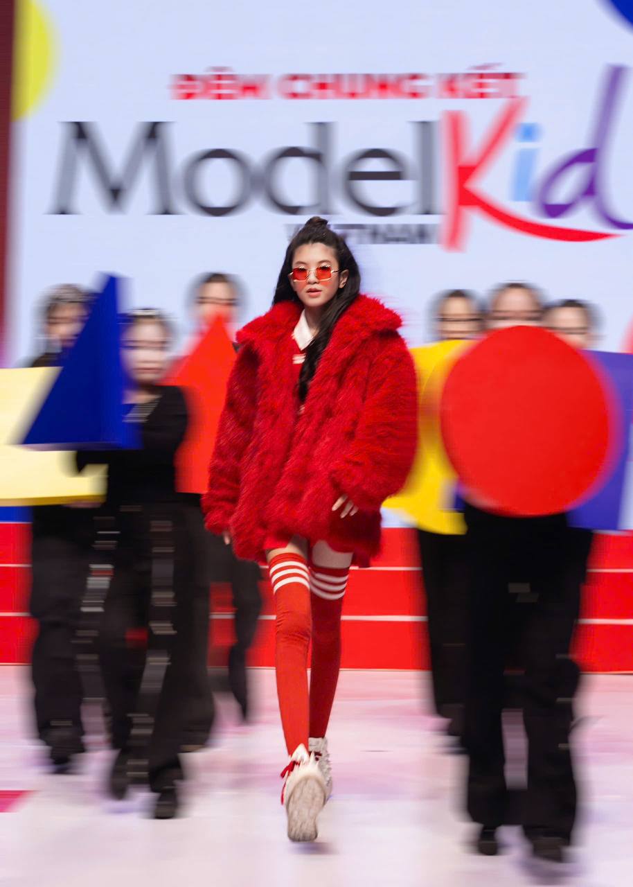 Mẫu 12 tuổi Ella B&ugrave;i từng l&agrave;m Vedette v&agrave; First face show Gucci lập th&agrave;nh t&iacute;ch mới- Ảnh 5.