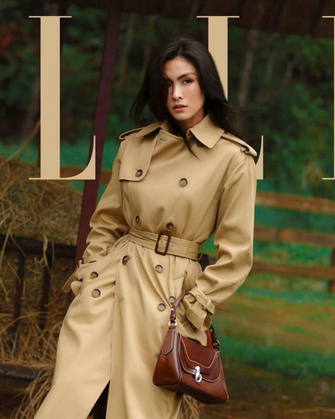 Kh&ocirc;ng phải &aacute;o vải tweed, đ&acirc;y mới l&agrave; kiểu &aacute;o kho&aacute;c kinh điển được H&agrave; Tăng lăng x&ecirc;: Chị em tuổi 35+ diện theo l&agrave; sang cả m&ugrave;a Thu Đ&ocirc;ng 2026- Ảnh 1.