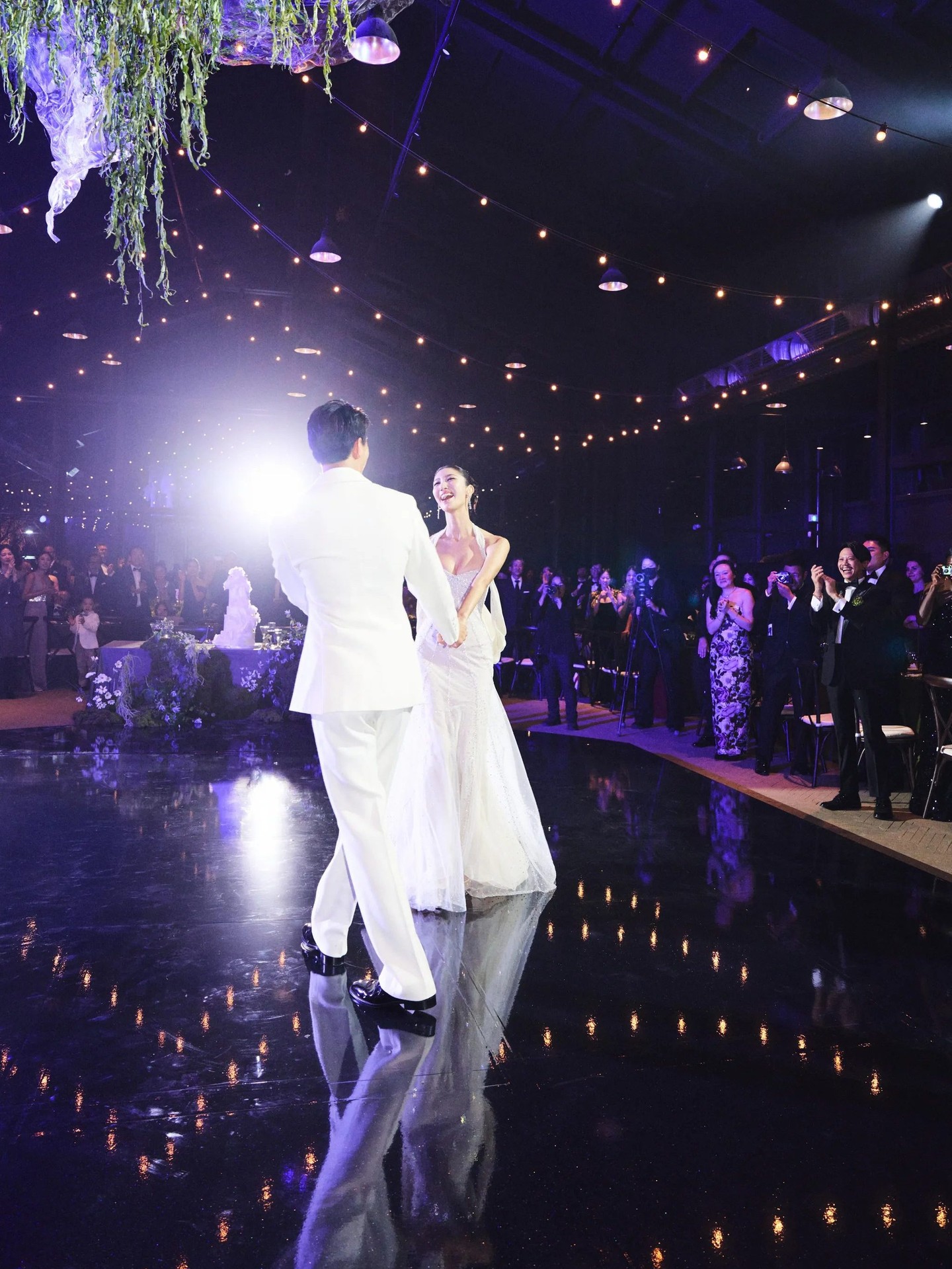 Đám cưới đẹp như mơ của cặp đôi nổi tiếng showbiz, đây mới đúng là "môn đăng hộ đối"- Ảnh 13.
