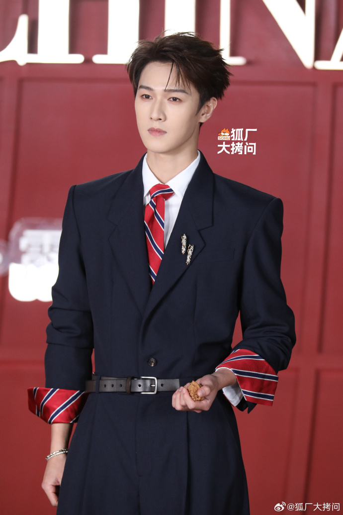 Sự kiện drama nhất h&ocirc;m nay: Triệu Lộ Tư đ&egrave; bẹp Dương Mịch - Bạch Lộc, 1 mỹ nh&acirc;n nổi trận l&ocirc;i đ&igrave;nh "quậy" BTC ở hậu trường- Ảnh 17.