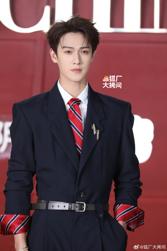Sự kiện drama nhất h&ocirc;m nay: Triệu Lộ Tư đ&egrave; bẹp Dương Mịch - Bạch Lộc, 1 mỹ nh&acirc;n nổi trận l&ocirc;i đ&igrave;nh "quậy" BTC ở hậu trường- Ảnh 18.