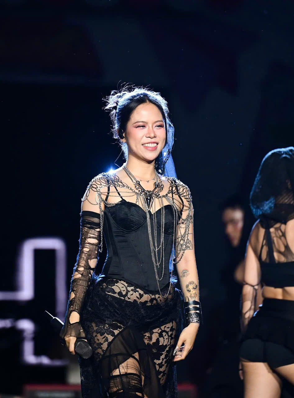 Nữ sinh qu&ecirc; H&agrave; Nội học chuy&ecirc;n Amsterdam thi đỗ trường Y, bảo lưu đi h&aacute;t c&oacute; album lọt top hay nhất ch&acirc;u &Aacute; - Ảnh 8.