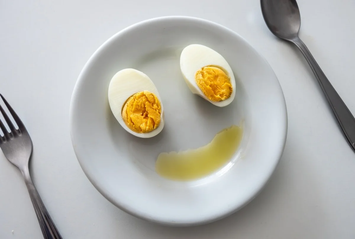 Bữa s&aacute;ng "giảm c&acirc;n tự nhi&ecirc;n" đang g&acirc;y sốt! Giảm 1kg trong 3 ng&agrave;y nhờ trứng luộc kết hợp 1 loại chất b&eacute;o tốt, phụ nữ U40 đừng bỏ qua - Ảnh 2.
