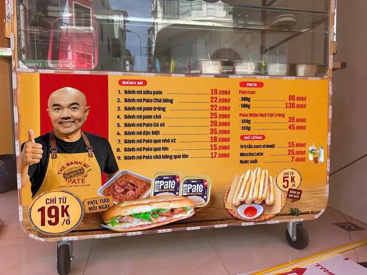 Nam nghệ sĩ đình đám U50 đi bán bánh mì ở đường Đặng Văn Ngữ, TP.HCM- Ảnh 5.