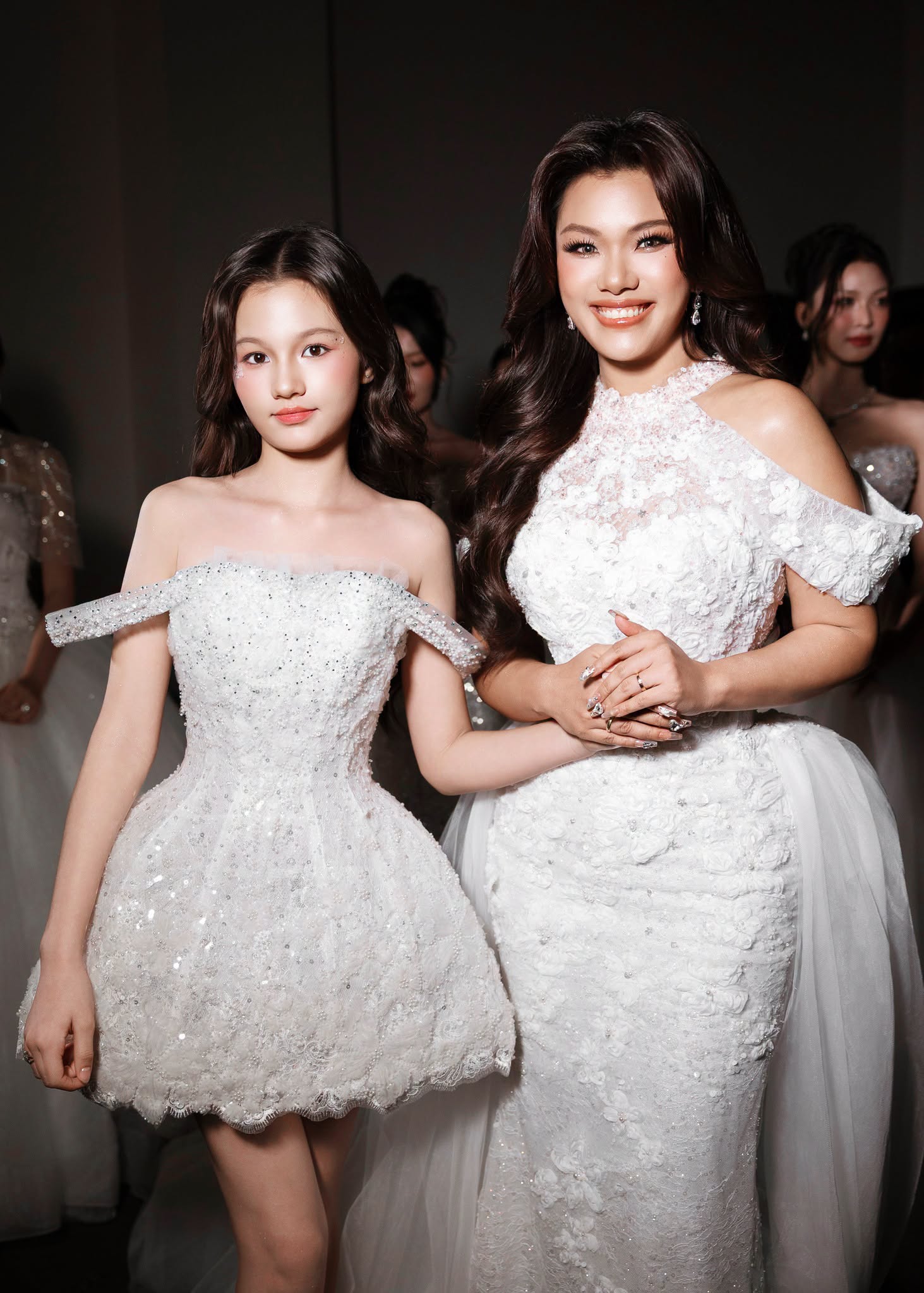 Con gái lai Tây của 2 chị đẹp Vbiz xinh như thiên thần, dự đoán lớn lên nhan sắc sẽ lấn lướt mẹ - Ảnh 12.