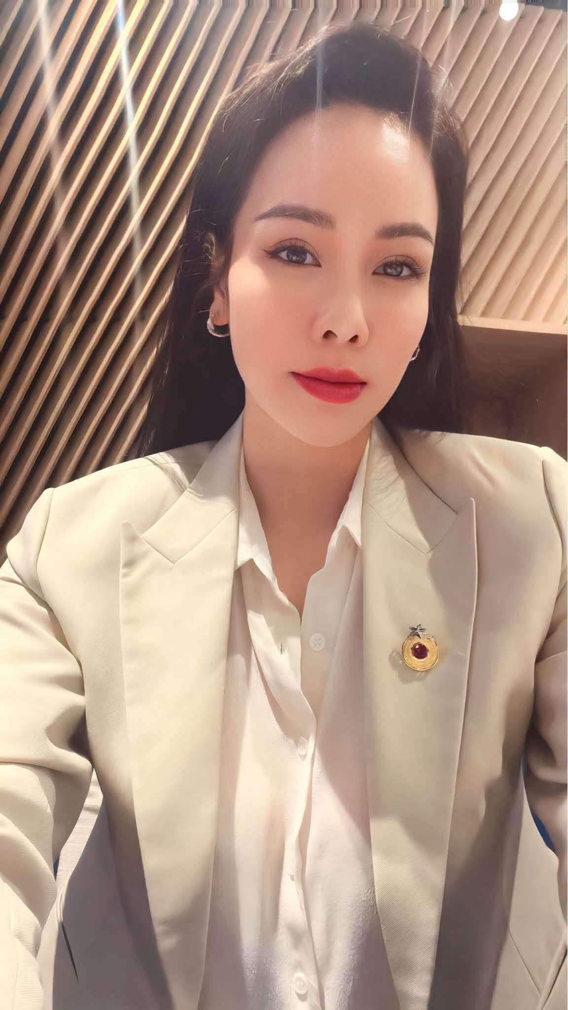 C&aacute;ch xưng h&ocirc; của Nhật Kim Anh v&agrave; Đ&igrave;nh Bắc khi ch&ecirc;nh lệch 19 tuổi- Ảnh 5.