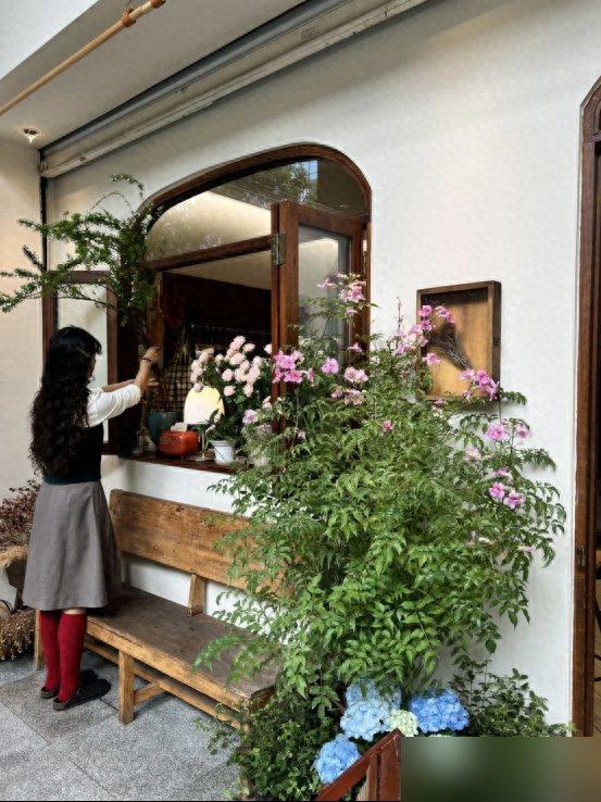 5 loại cây nhìn đẹp nhưng không nên tùy tiện đặt trong nhà: Sai vị trí, cây khó sống mà người cũng thêm phiền- Ảnh 6.