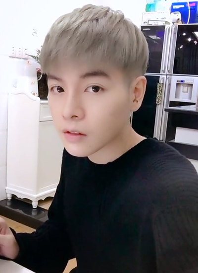 Đức Ph&uacute;c c&ocirc;ng khai thay đổi dung mạo lần 2- Ảnh 4.