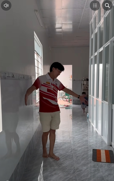 Nam nghệ sĩ qu&ecirc; Long An x&acirc;y nh&agrave; cho anh trai sau khi tặng nh&agrave; 10 ph&ograve;ng ngủ cho cha mẹ- Ảnh 2.