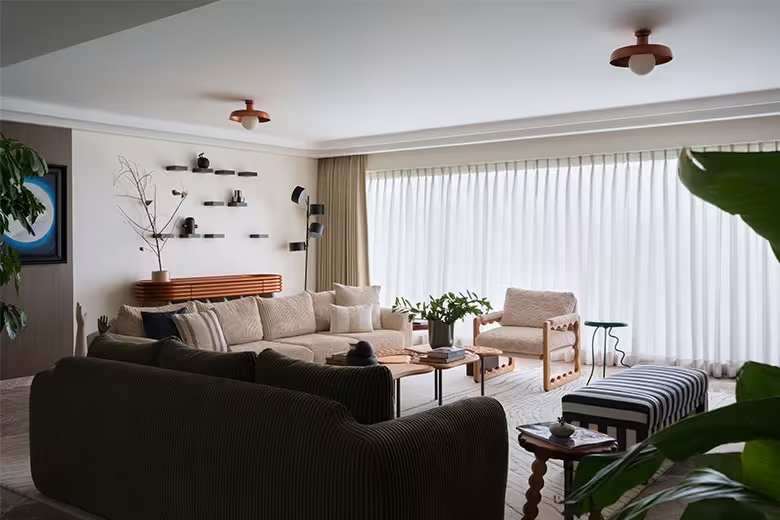 "Ng&ocirc;i sao m&agrave;n ảnh" 40 tuổi chưa kết h&ocirc;n: Sống chill tại th&agrave;nh phố đ&ocirc;ng d&acirc;n nhất Ấn Độ, sở hữu căn hộ hướng biển tuyệt đẹp- Ảnh 5.