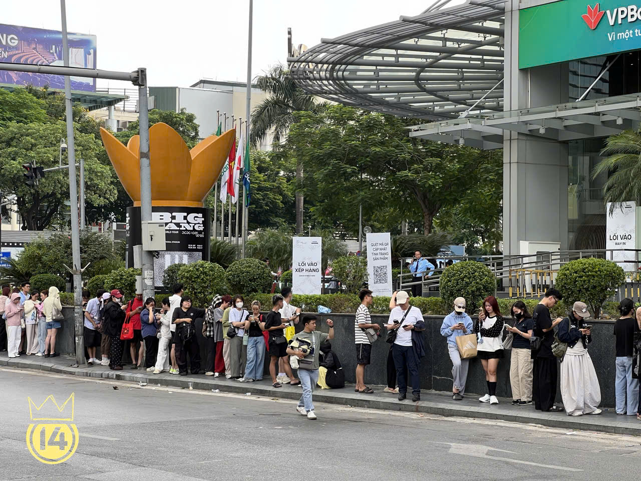 10 điểm cho VPBank nắm bắt t&acirc;m l&yacute; fan BIGBANG: Cả ng&atilde; tư cứ chờ đ&egrave;n đỏ l&agrave; được &ldquo;&ocirc;n b&agrave;i&rdquo; - Ảnh 5.