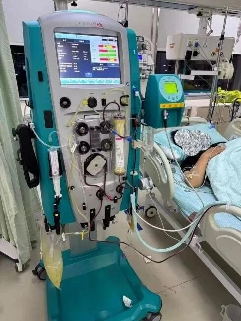 Người phụ nữ 38 tuổi đau bụng dữ dội, máu trắng đục như sữa, bác sĩ cảnh báo nguyên nhân từ thói quen ăn uống quen thuộc- Ảnh 1.