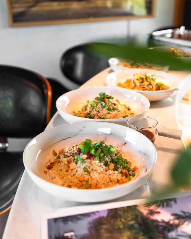 Việt Nam c&oacute; 1 chuyến t&agrave;u hỏa vừa được tạp ch&iacute; Mỹ vinh danh trong top đẹp nhất thế giới: Gi&aacute; l&ecirc;n đến 12 triệu đồng/chiều, chỉ phục vụ 12 kh&aacute;ch mỗi lượt- Ảnh 9.