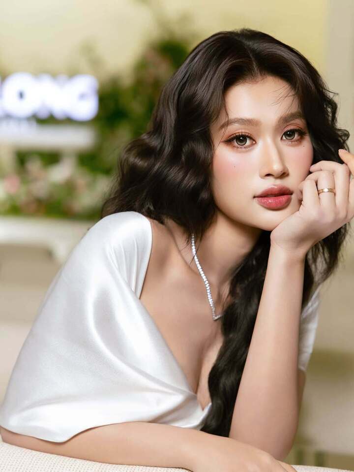 Hoa hậu Thi&ecirc;n &Acirc;n: Nữ ch&iacute;nh phim dẫn đầu ph&ograve;ng v&eacute;, sở hữu nh&agrave; ri&ecirc;ng ở tuổi 26- Ảnh 5.