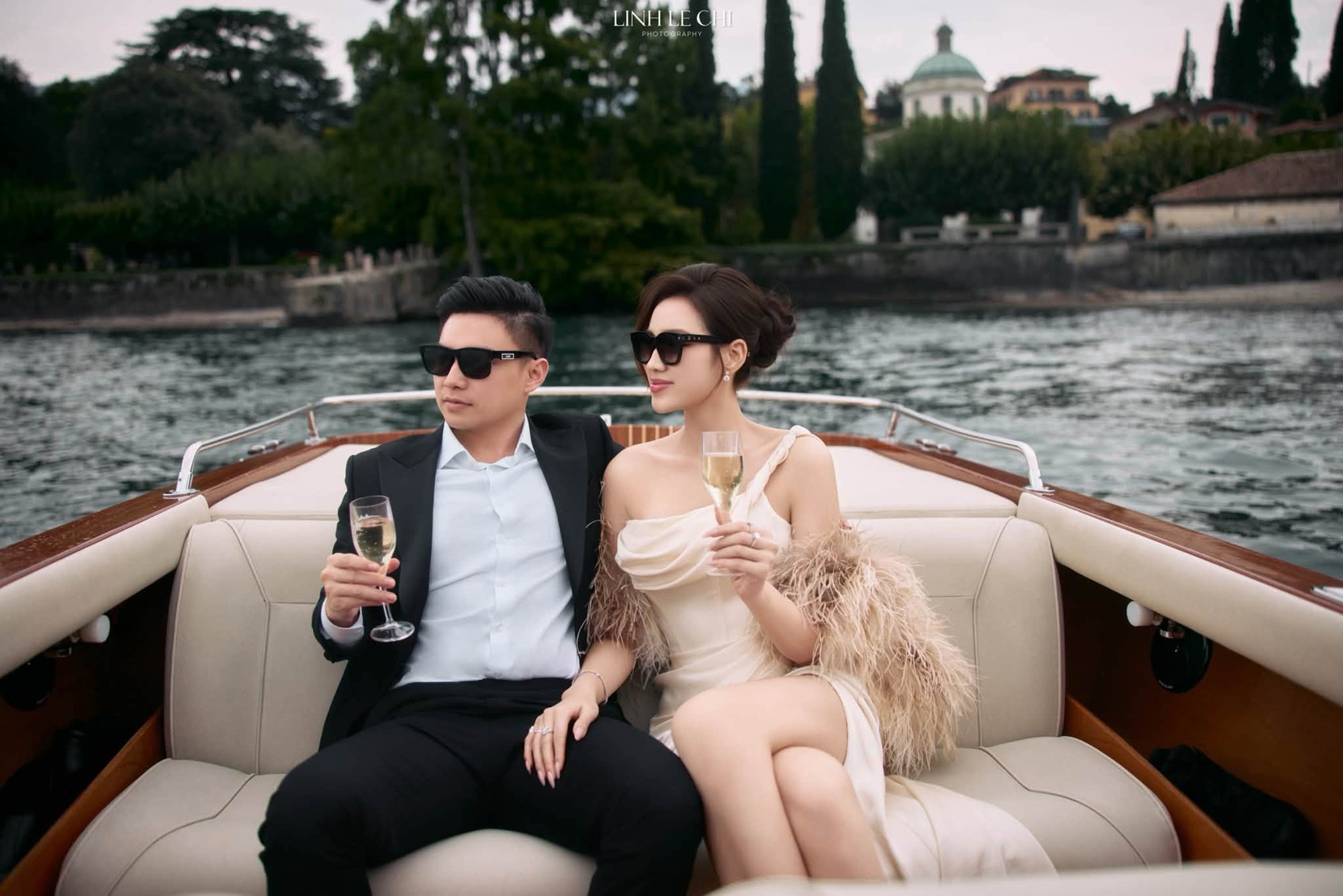 T&igrave;nh h&igrave;nh 1 năm sau cưới của vợ chồng thiếu gia Tập đo&agrave;n Sơn Hải: Đỗ H&agrave; khoe ảnh kỷ niệm ngọt ng&agrave;o, chồng ng&agrave;y c&agrave;ng chăm xuất hiện b&ecirc;n vợ - Ảnh 1.
