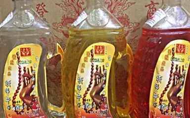 Trẻ bị vi&ecirc;m phổi do uống nhầm dầu thắp đ&egrave;n thờ - Ảnh 1.
