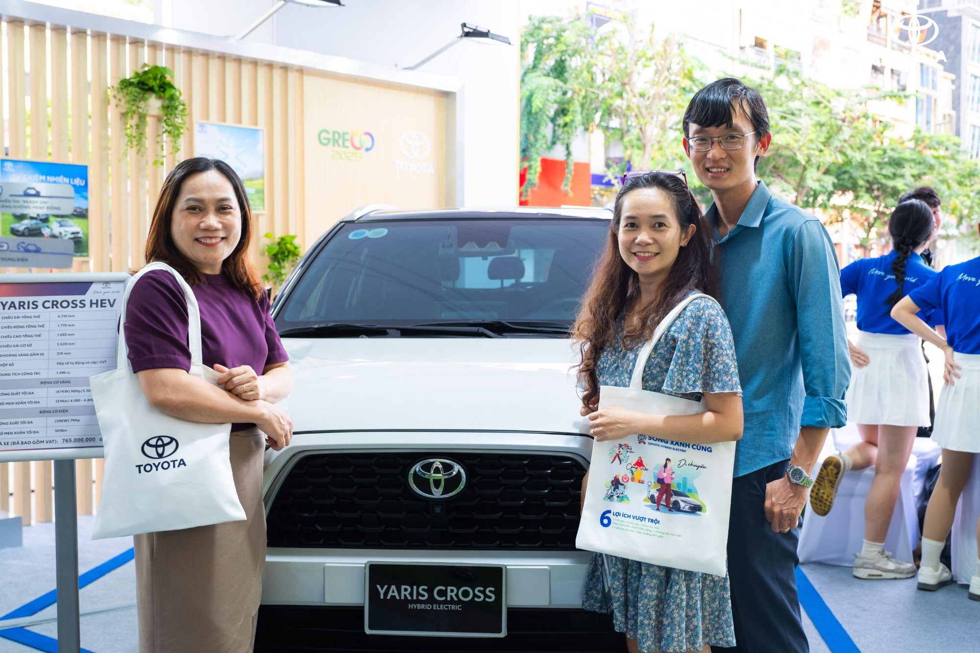 &rlm;Từ Hồ Gươm đến phố đi bộ Nguyễn Huệ: Toyota lan tỏa c&ocirc;ng nghệ Hybrid Electric đến c&ocirc;ng ch&uacute;ng&rlm; - Ảnh 4.
