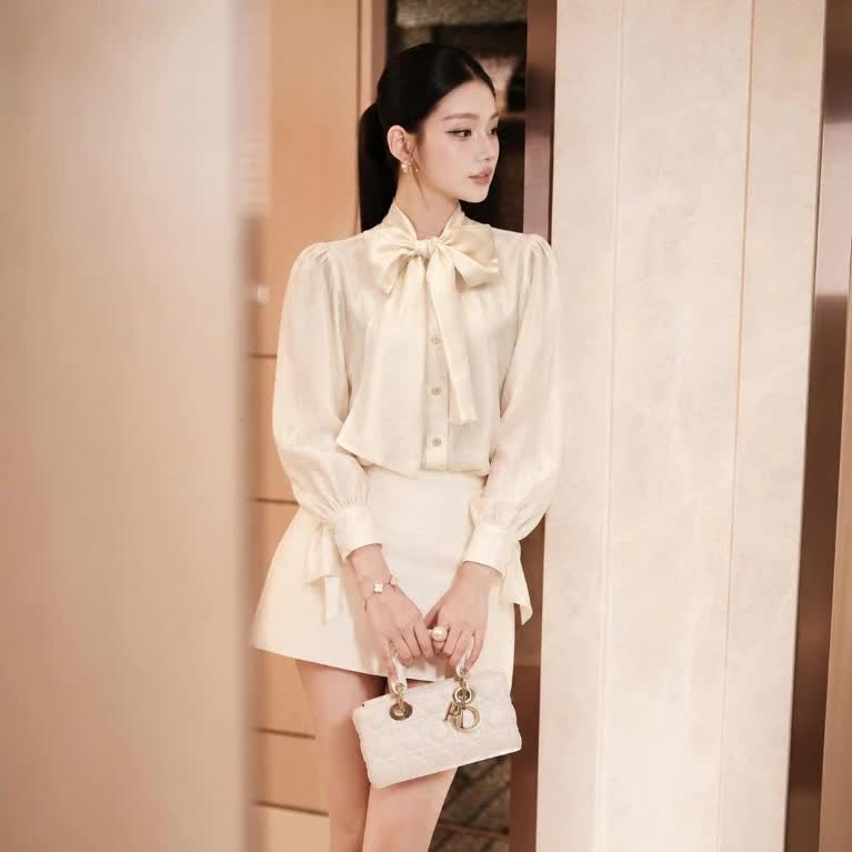 Sơ mi cổ nơ: Chiếc &aacute;o chuẩn "old money" cứ diện l&agrave; đẹp- Ảnh 7.