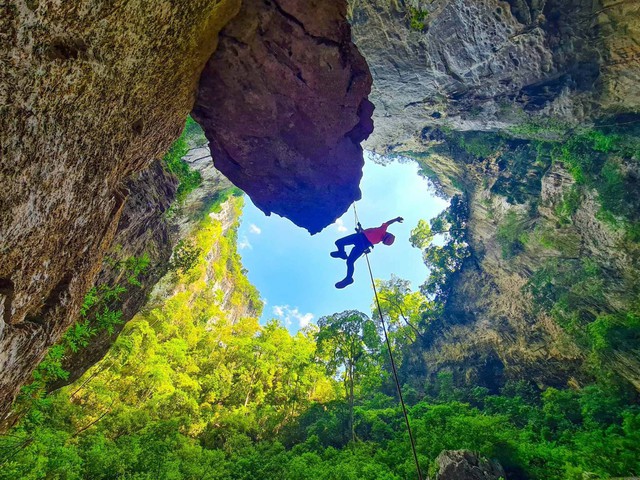 Ph&aacute;t hiện hố sụt s&acirc;u 120m ở Việt Nam nhờ Google Earth, đo&agrave;n th&aacute;m hiểm liền xuống đ&aacute;y v&agrave; thấy điều bất ngờ- Ảnh 6.