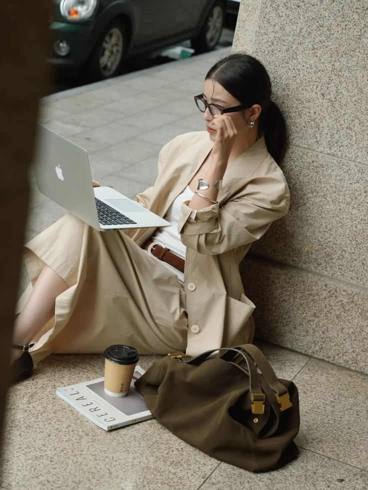 Ở tuổi 30s, càng giỏi việc, càng khó nghỉ việc? - Ảnh 1.