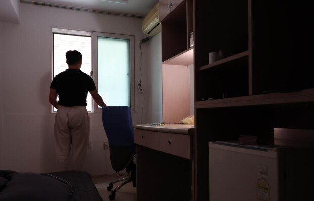 Kh&ocirc;ng c&oacute; tiền mua nh&agrave;, ở thu&ecirc; 5 triệu/th&aacute;ng: Đ&oacute;ng chậm 4 ng&agrave;y đ&atilde; bị đ&aacute; ra đường- Ảnh 1.