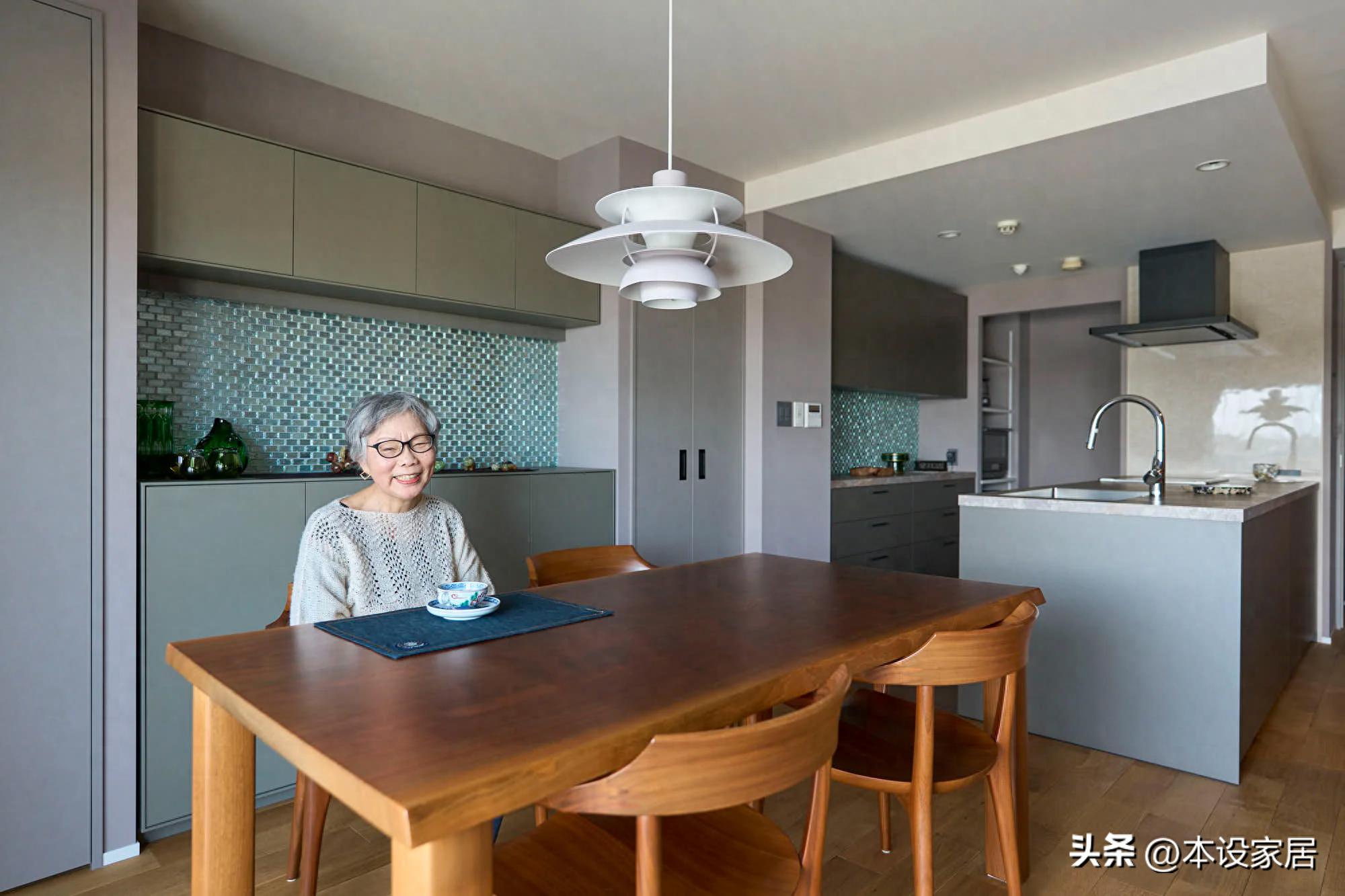 Nh&igrave;n d&igrave; t&ocirc;i 66 tuổi sống một m&igrave;nh trong căn hộ 56m&sup2;, t&ocirc;i mới hiểu: Nh&agrave; c&agrave;ng &iacute;t 3 thứ n&agrave;y, tuổi gi&agrave; c&agrave;ng nh&agrave;n- Ảnh 1.