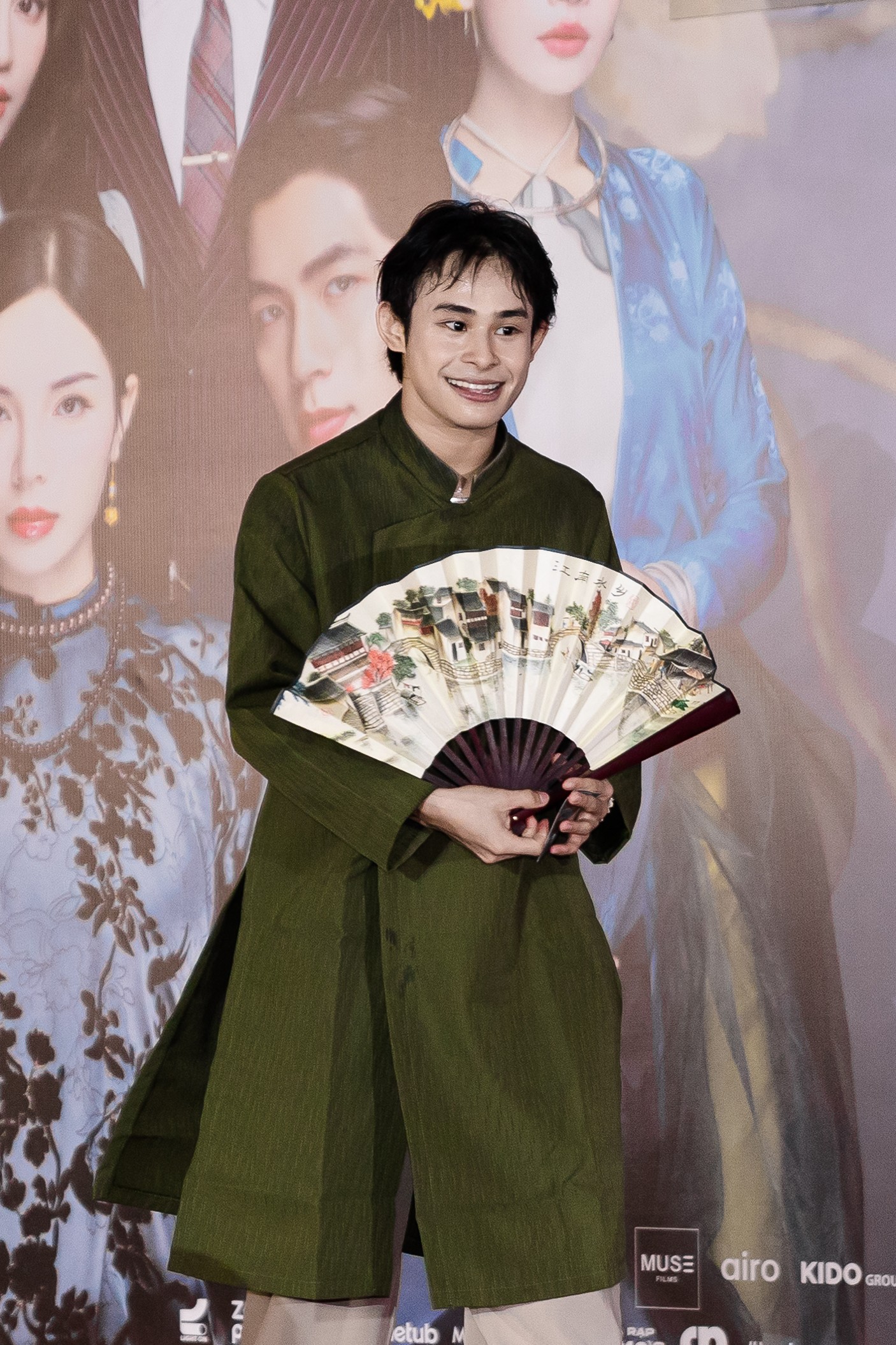 Thảm đỏ HOT nhất hôm nay: Chi Pu - Tóc Tiên dát vàng con mắt, Pháo nghiện khoe dáng lắm rồi- Ảnh 20.