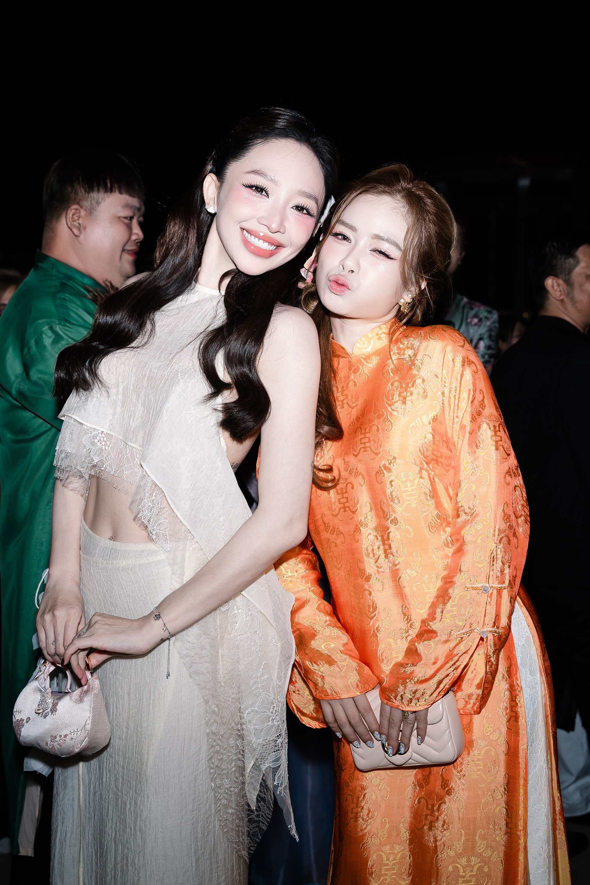 Thảm đỏ HOT nhất hôm nay: Chi Pu - Tóc Tiên dát vàng con mắt, Pháo nghiện khoe dáng lắm rồi- Ảnh 2.