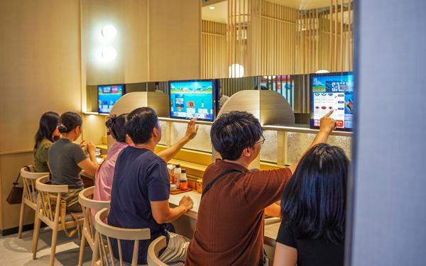 Một thương hiệu sushi băng chuyền mới c&ugrave;ng hệ thống Sushi Hokkaido Sachi đ&atilde; cập bến Landmark - Ảnh 3.