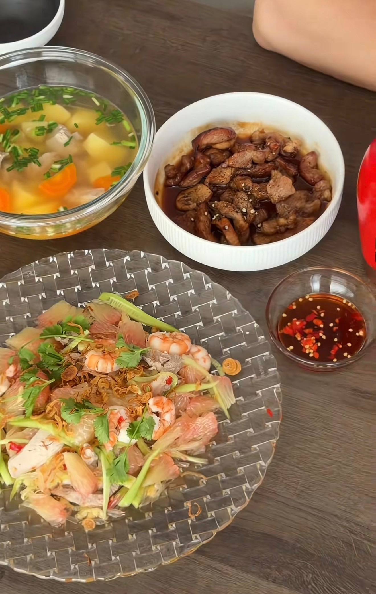 M&acirc;m cơm trong căn hộ 11 tỷ của tiểu thư cưới trai đẹp 1m85 triệu người m&ecirc;- Ảnh 6.