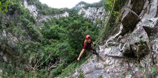 Ph&aacute;t hiện hố sụt s&acirc;u 120m ở Việt Nam nhờ Google Earth, đo&agrave;n th&aacute;m hiểm liền xuống đ&aacute;y v&agrave; thấy điều bất ngờ- Ảnh 2.